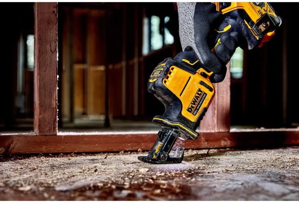 DEWALT DCS369 20V MAX* Recipro - Metal Saw Reciprocating ulasan dan harga